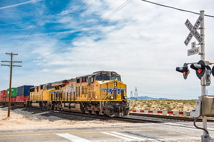 A photo of a train with bright colors - Shooting Raw vs jpeg