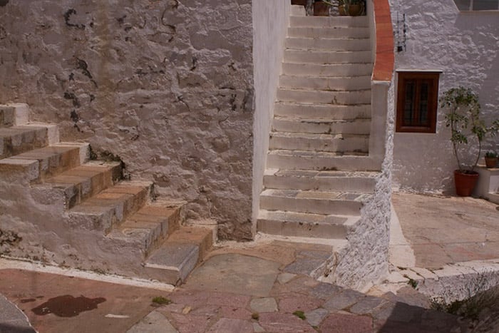 tension Architecture photography using diagonal lines in photography composition