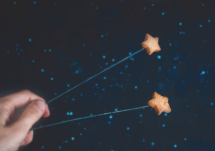 The setup for photographing levitating Christmas cookies photo