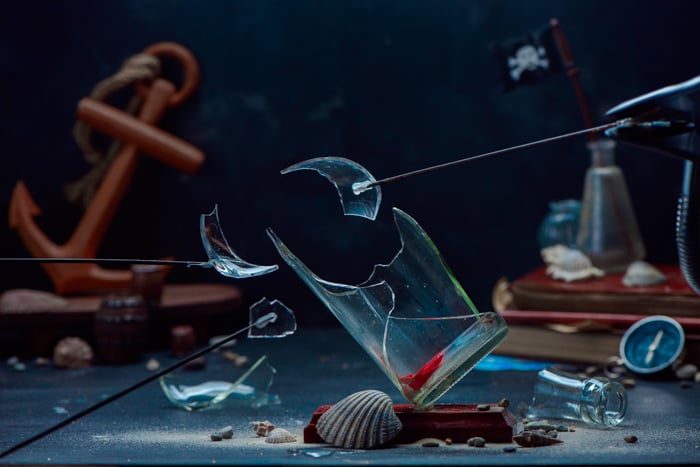 Setting up a creative exploding glass photo