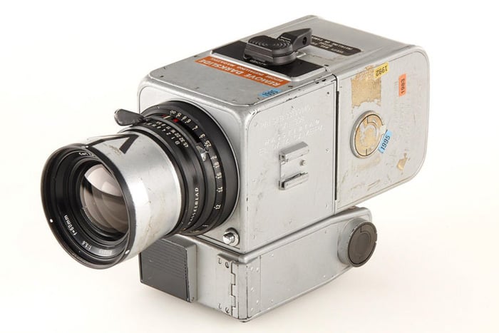 An old fashioned camera used to photograph the moon
