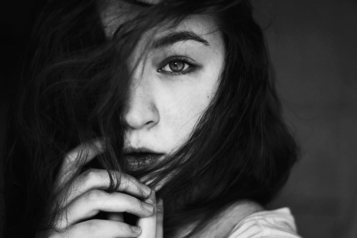 Monotone portrait of a female model posing for Hollywood glamour photography