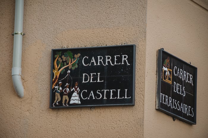 A street sign taken at 140mm