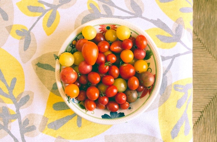 A bowl of tomatoes with diy background using linen