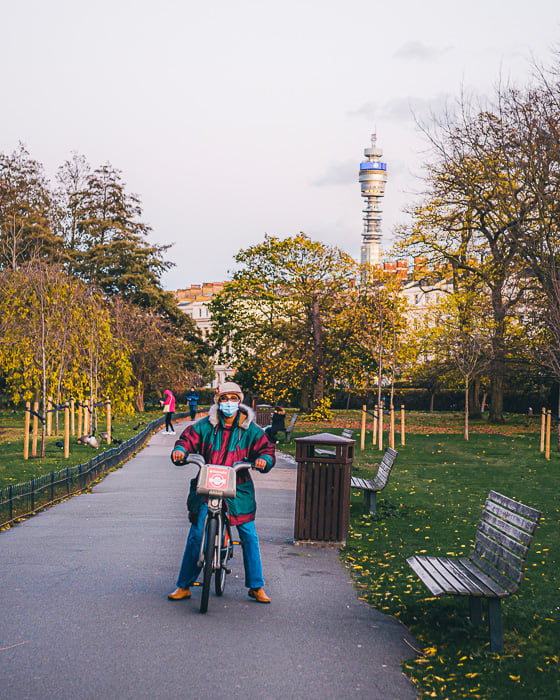 Street photography image in London taken with the Fujifilm XC 35mm f/2 lens.