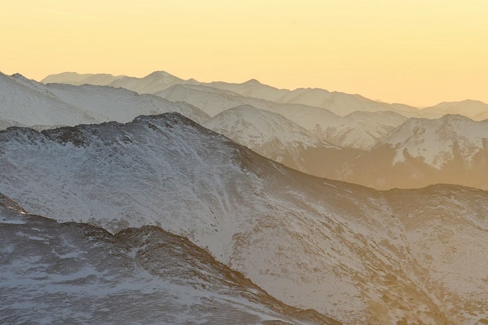 Landscape photo of mountain ranges using a telephoto lens