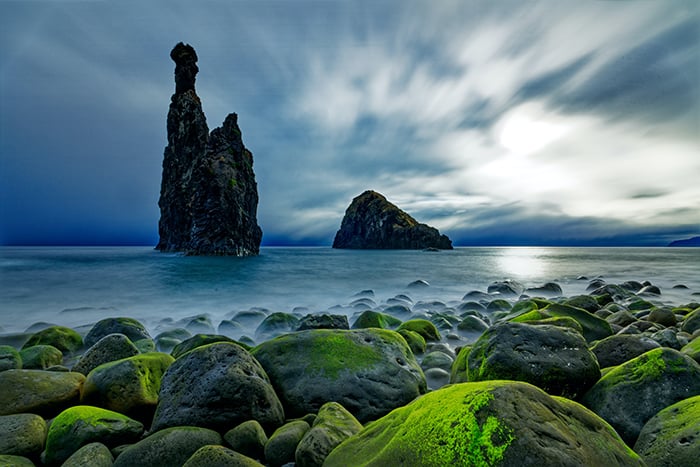 Colin Watts (Unsplash.com) wide angle landscape sea stacks rocks in foreground