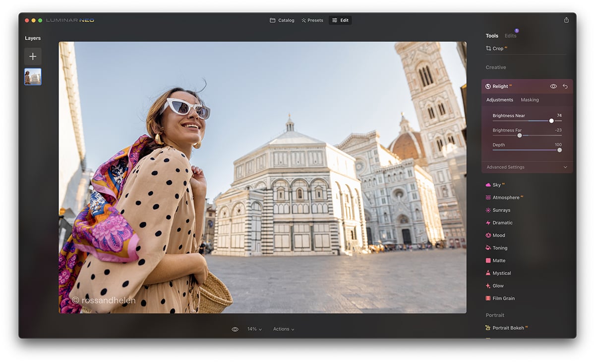 Screenshot Luminar NEO relight tool woman Florance duomo