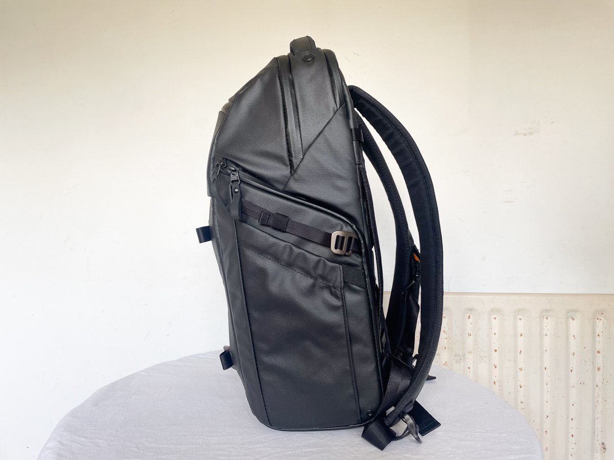 side view of Lowepro Freeline