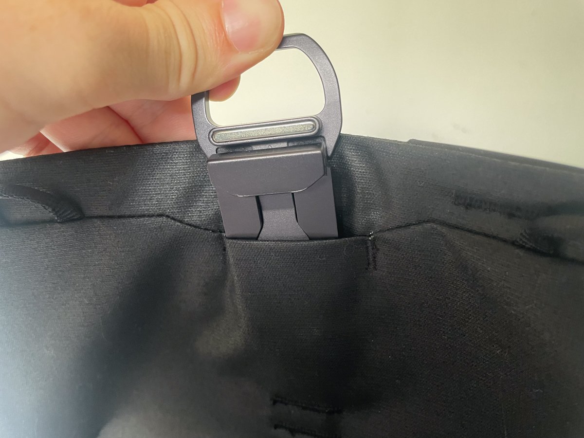 detail of magnetic latch system