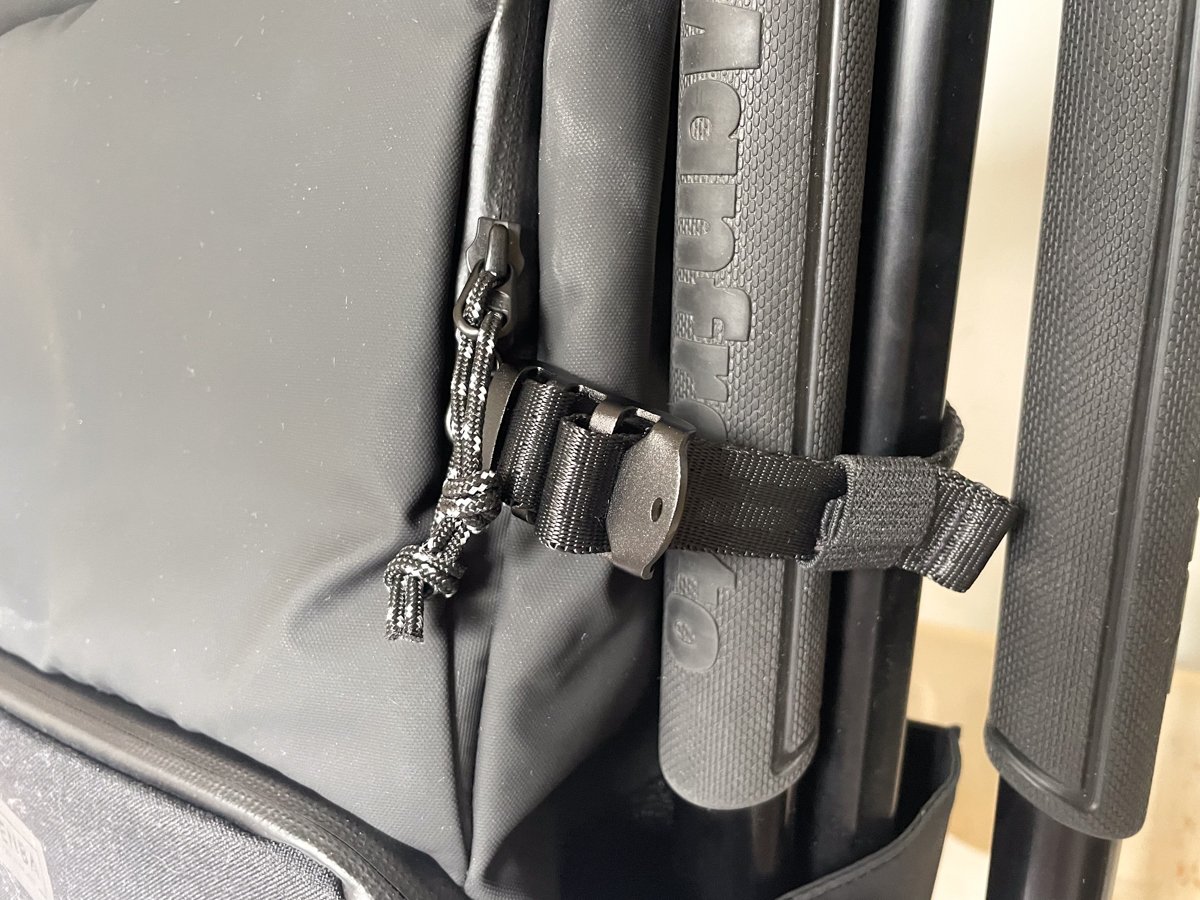 Tenba DNA tripod detail