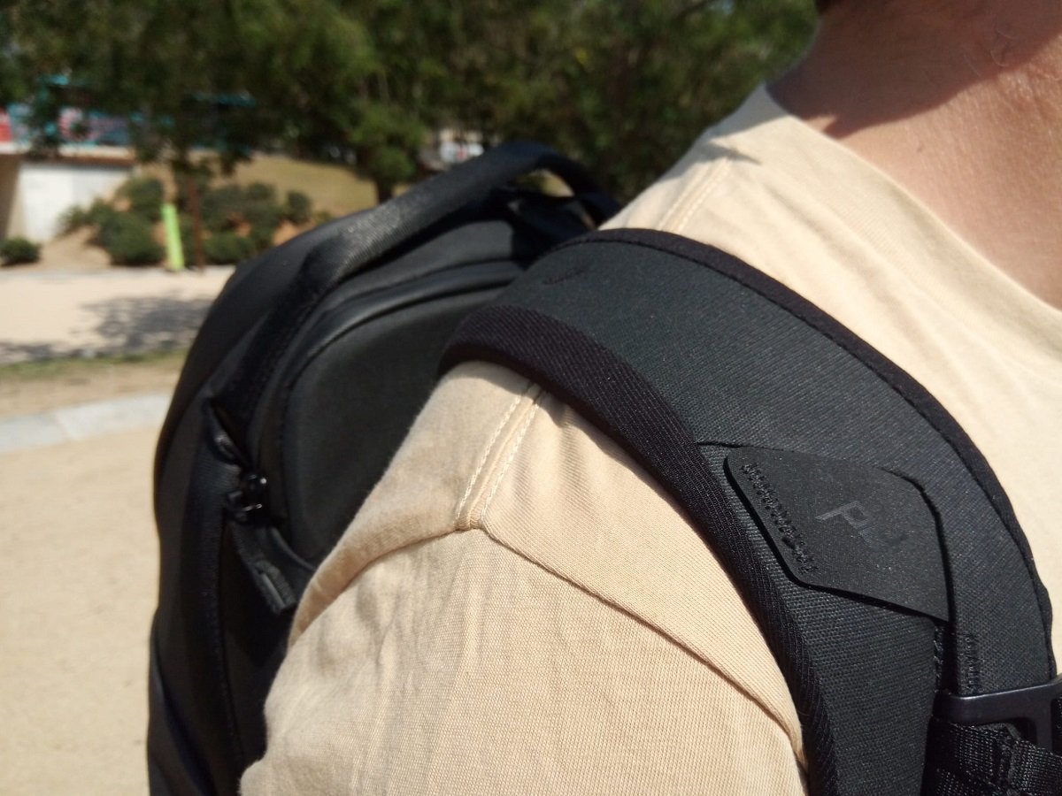 Shoulder strap on a shoulder