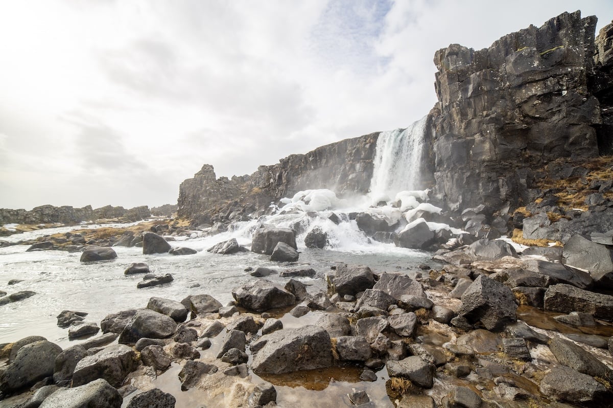 photograph of a waterfall with low deghost in Lightroom HDR