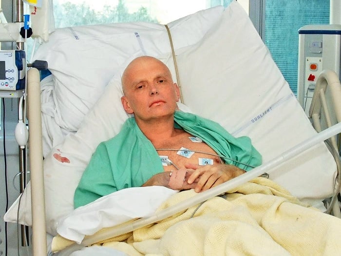 Alexander Litvinenko in hospital bed suffering from radiation poisoning