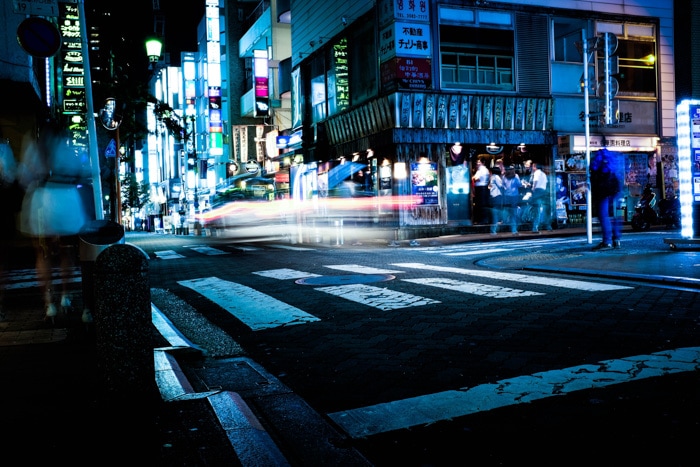 Stadsgezicht bij nacht