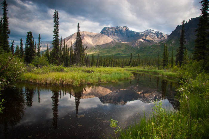Fotografia de belas paisagens nas montanhas do Alasca