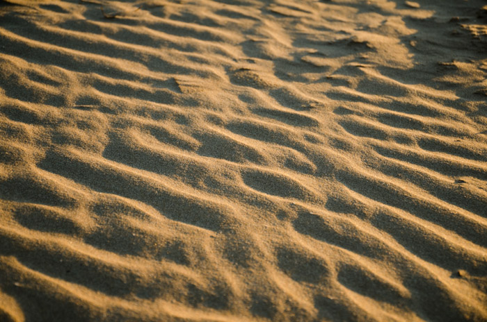 et nærbillede af tekstureret sand