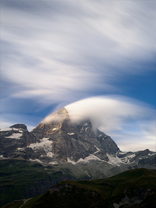 Montanha Matterhorn em um dia nublado