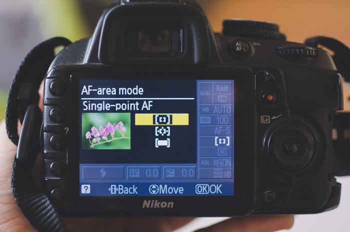 La pantalla de una Nikon DSLR mostrando los ajustes del modo de área AF