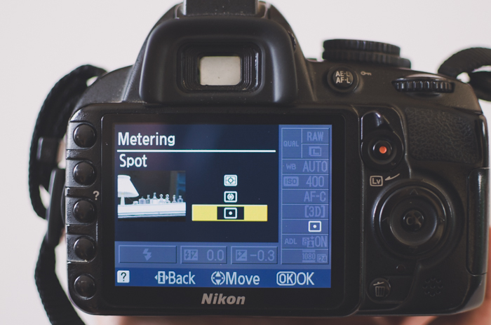 Het scherm van een DSLR met de camera instellingen voor de meting