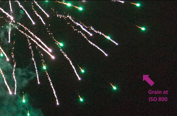 Fermeture d'un feu d'artifice vert avec une flèche indiquant le grain