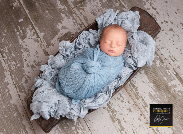 baby wrapping photography