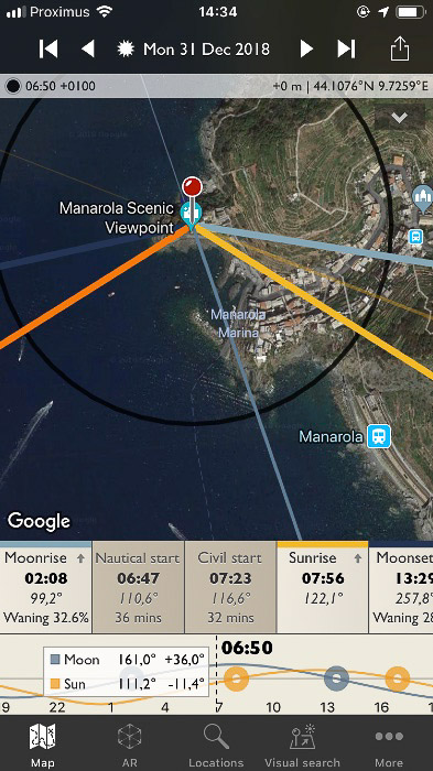 Screenshot van de Efemeris - interface van de fotograaf op een smartphone-scherm-Tinnier lijnen geven de positie van de zon en de maan gedurende de dag.'s Ephemeris interface on a smartphone screen - Tinnier lines indicate the position of the Sun and the Moon throughout the day.