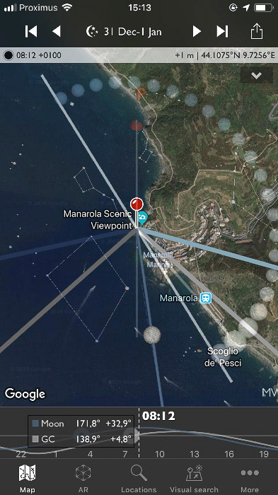 skærmbillede af fotografens Ephemeris-interface på en smartphone-skærm. Nattilstanden gør det muligt at udforske natten.'s Ephemeris interface on a smartphone screen. The night mode allows to explore the night.