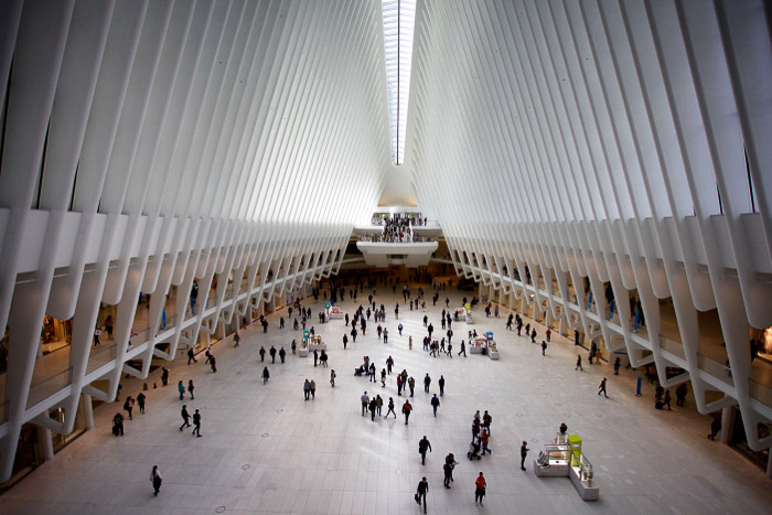 Interior gedung Oculus di Manhattan bagian bawah. Fotografi New York