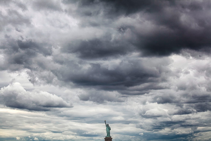 Patung Liberty, seperti yang terlihat dari Staten Island Ferry. tempat terbaik untuk berfoto di nyc
