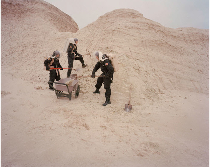  Photo documentaire de personnes consacrant leur temps à vivre comme des astronautes sur Mars par Cassandra Klos - meilleurs photographes de cinéma