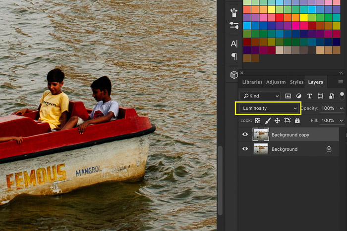 Um screenshot mostrando como aguçar uma imagem no Photoshop usando uma fotografia de um pequeno barco num lago