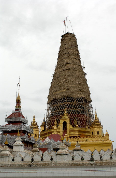 Utvendig utsikt Over Chedi temple 