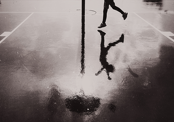 Reflejo de un niño jugando.