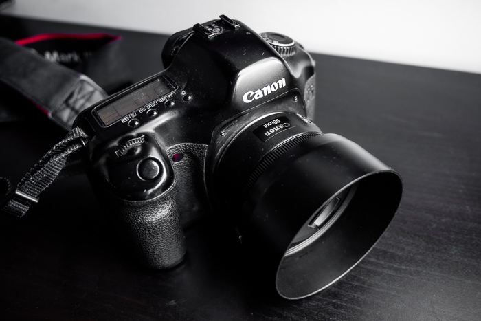 Lente Canon EF 50mm em uma Canon 5D DSLR clássica