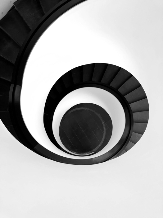 Uma escada em espiral mostrando o equilíbrio radial.