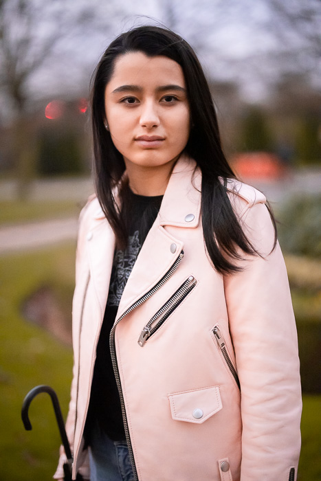 Retrato de uma jovem fotografada com a Canon EOS R5 com rastreamento ocular