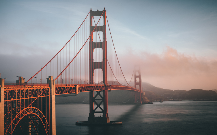 uma foto da ponte Golden Gate como exemplo das linhas principais da fotografia