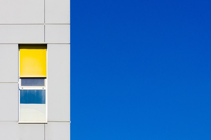 Foto de arquitetura minimalista da fachada de um edifício.