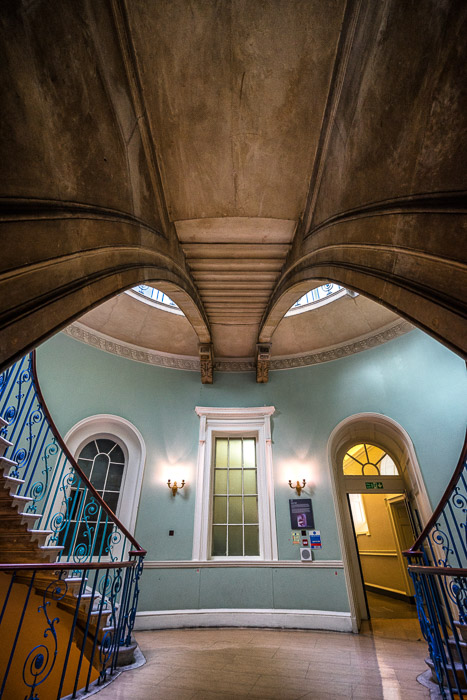 Imagem do interior da Somerset House London com distorções de grande angular